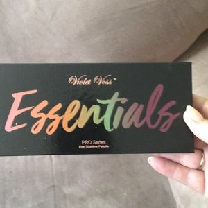 Violet Voss essentials palette
